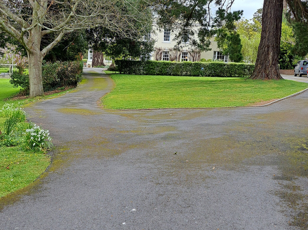 猎人月亮酒店主图