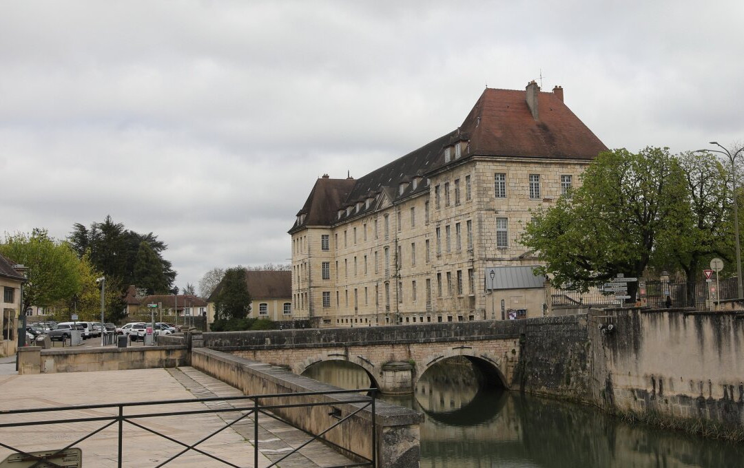 Pont Charles Nodier-多勒必去景点
