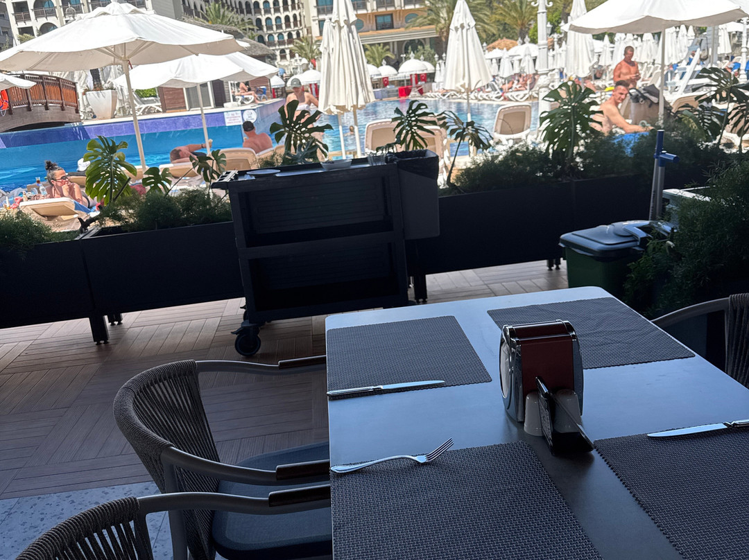 Quattro Beach Spa & Resort Hotel主图