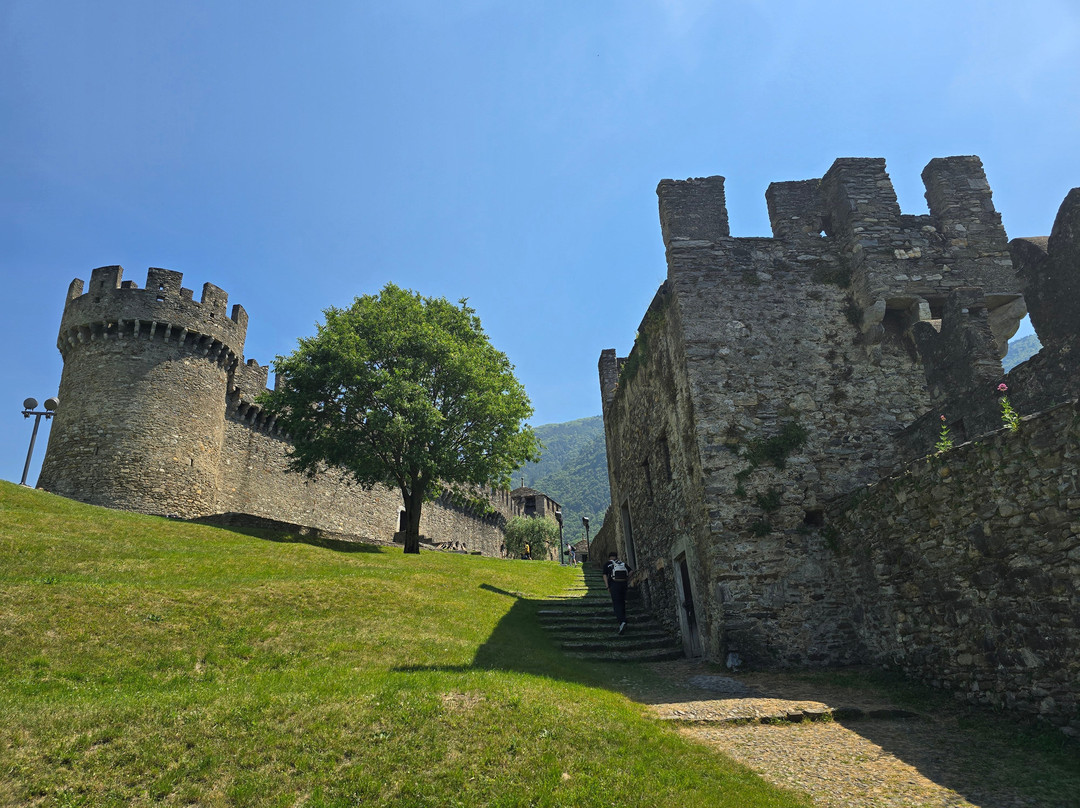 Castello di Montebello-贝林佐纳必去景点