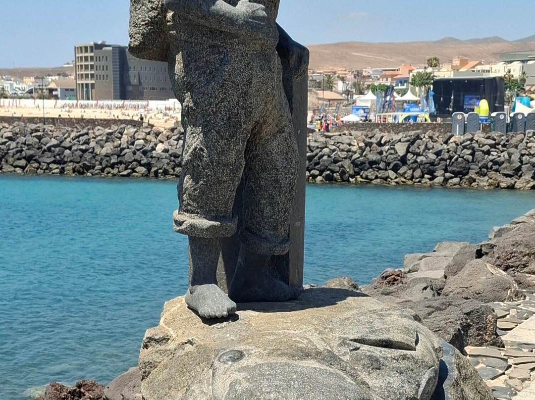 Escultura "Pescador de viejas"-Puerto del Rosario必去景点