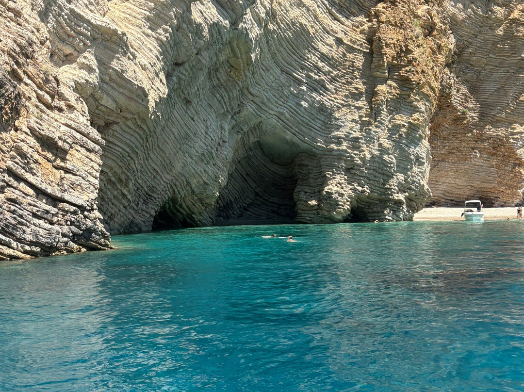 Dinos Boat Rentals-Paleokastritsa必去景点