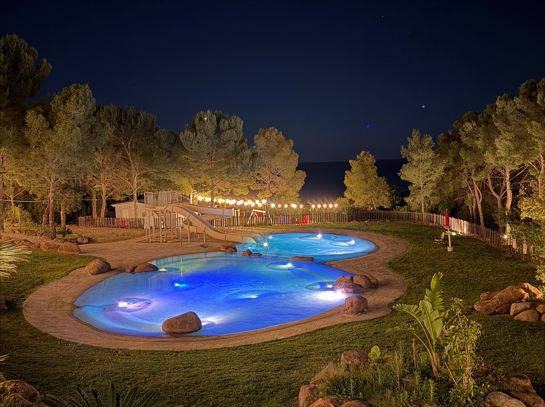 波利纳曼吉亚度假村主图