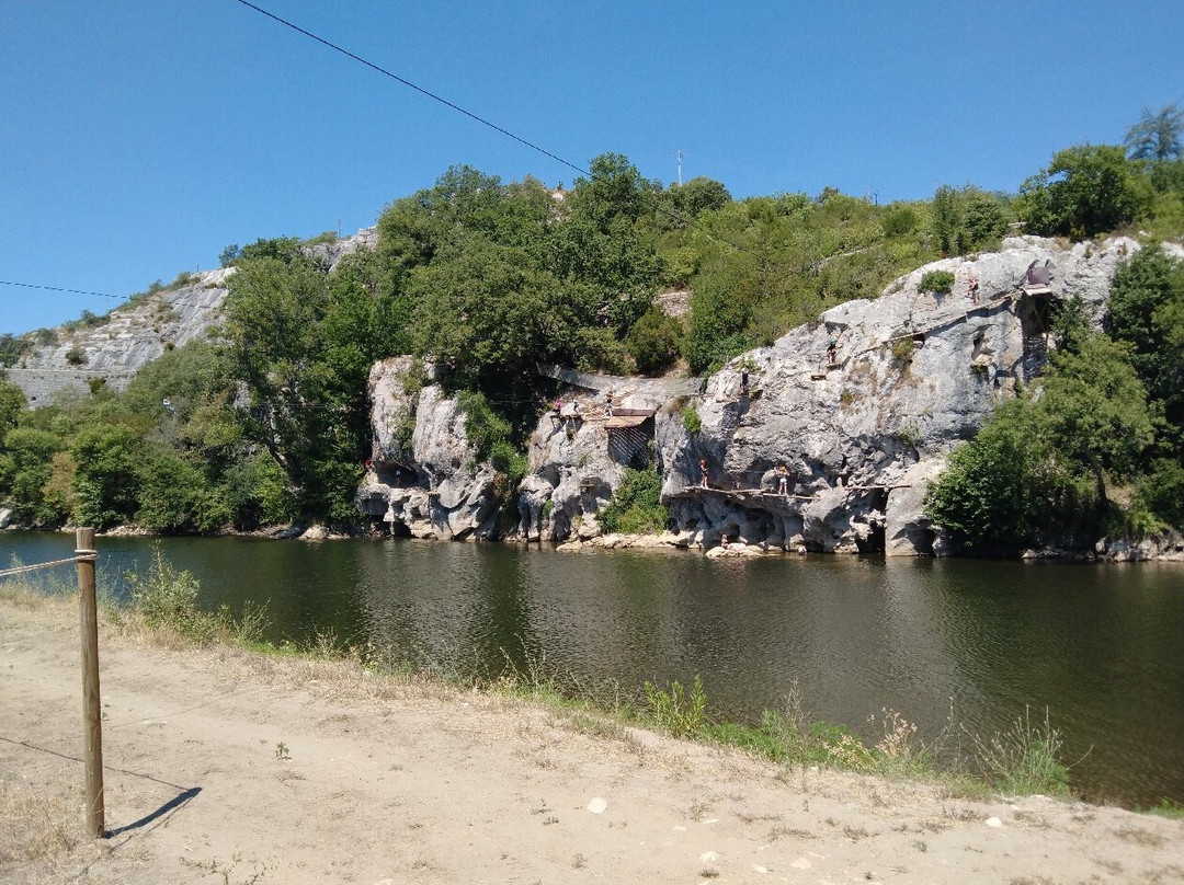 Adventure Camp-Grospierres必去景点