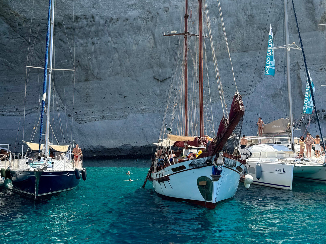 Odysseus A. Yacht Cruises-Adamas必去景点