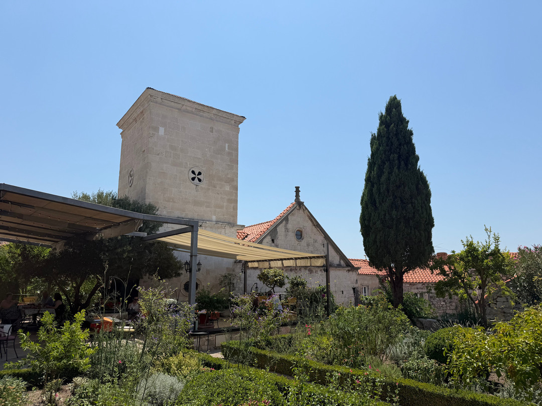 St.Lawrence Church and Monastery-希贝尼克必去景点