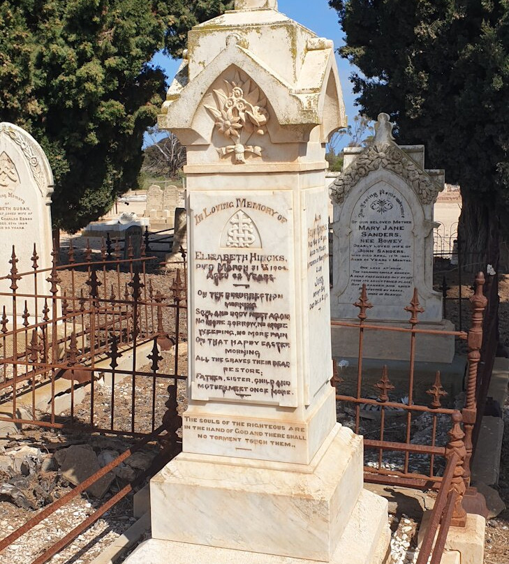 Port Victoria Cemetery-Port Victoria必去景点