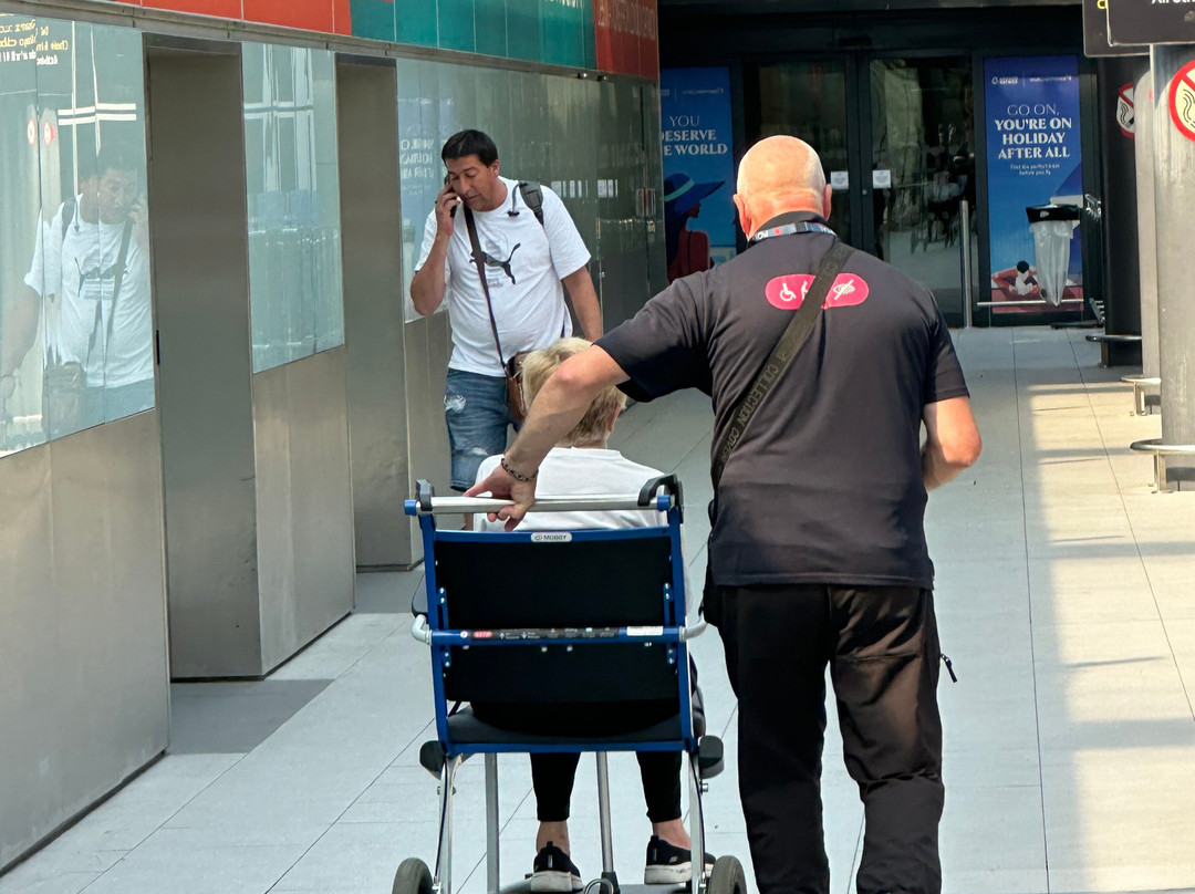 Gatwick Airport Special Assistance-霍利必去景点