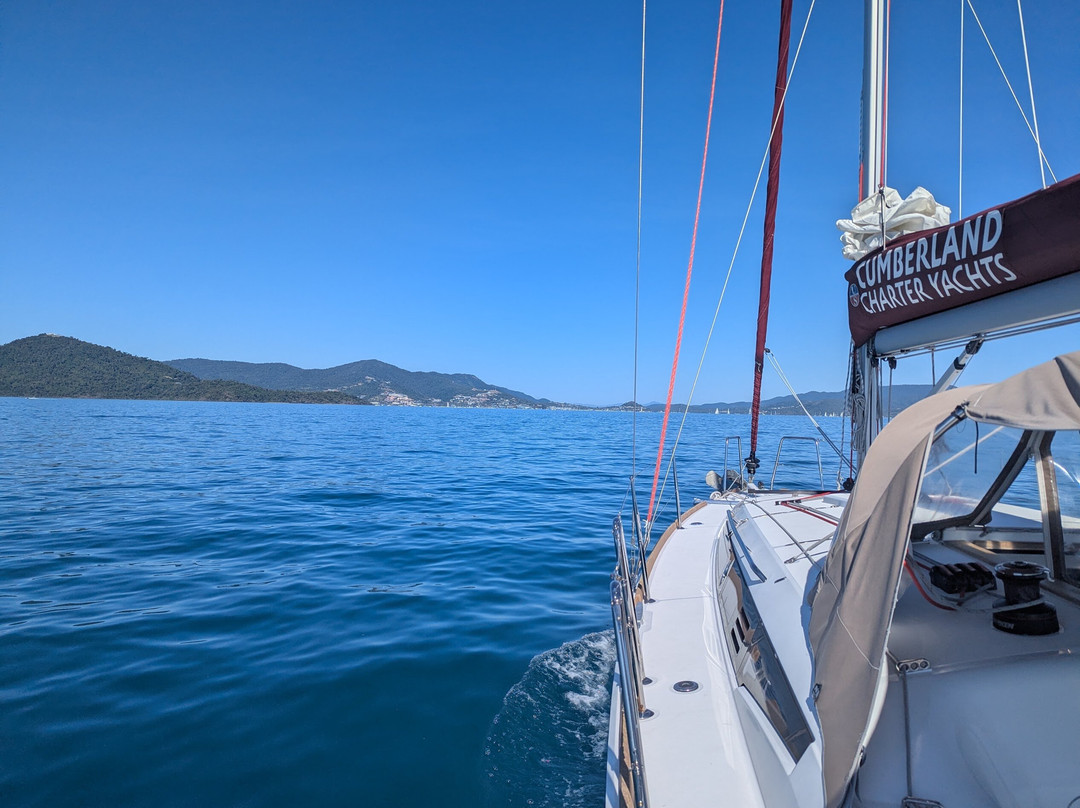 Cumberland Charter Yachts-艾尔利滩必去景点