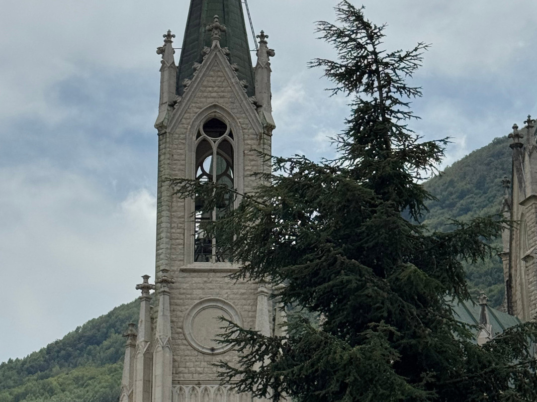 Basilica of Our Lady of Sorrows - Castelpetroso Sanctuary-Castelpetroso必去景点