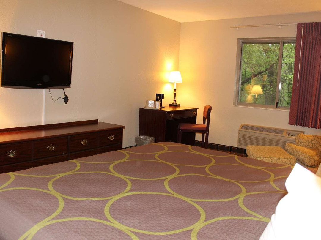 瓦尔帕莱索速8酒店主图