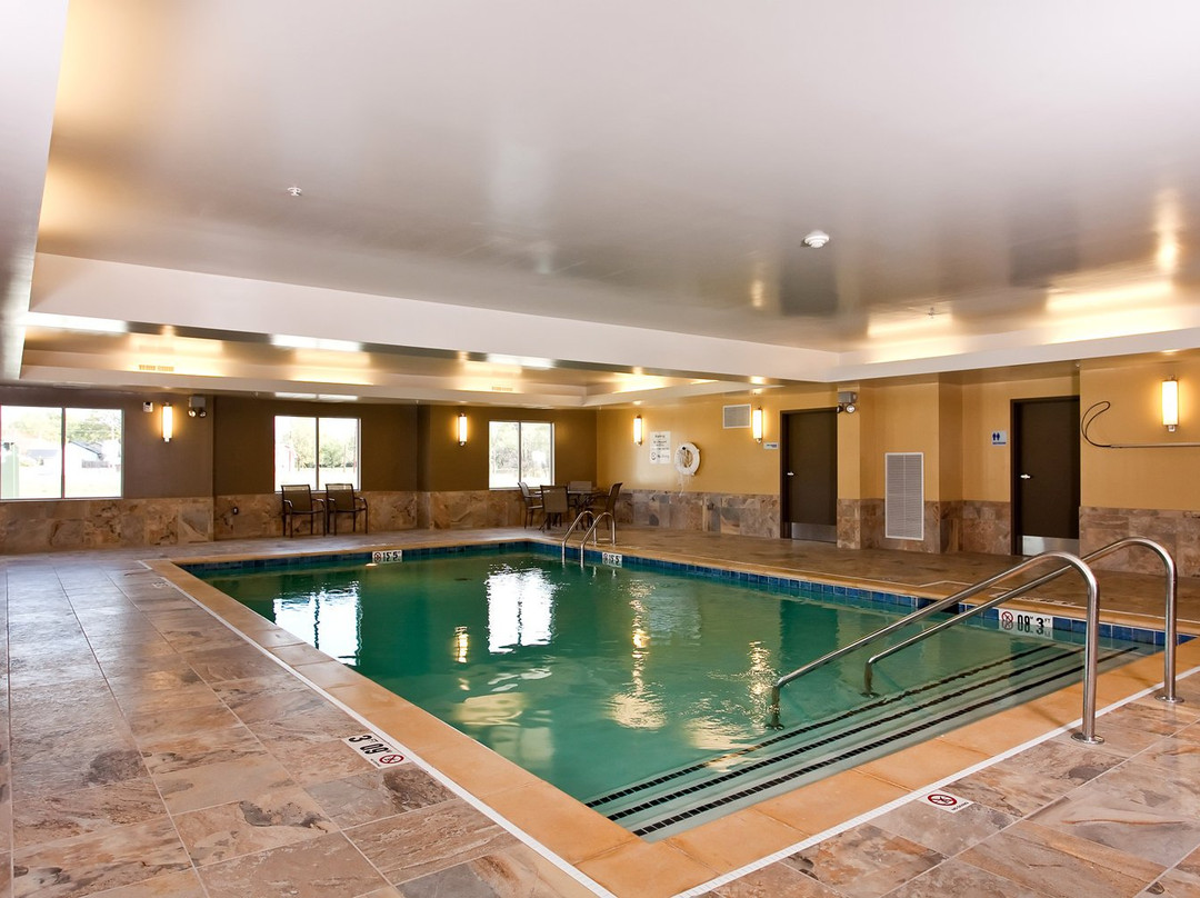 Holiday Inn Express & Suites Newton By IHG主图