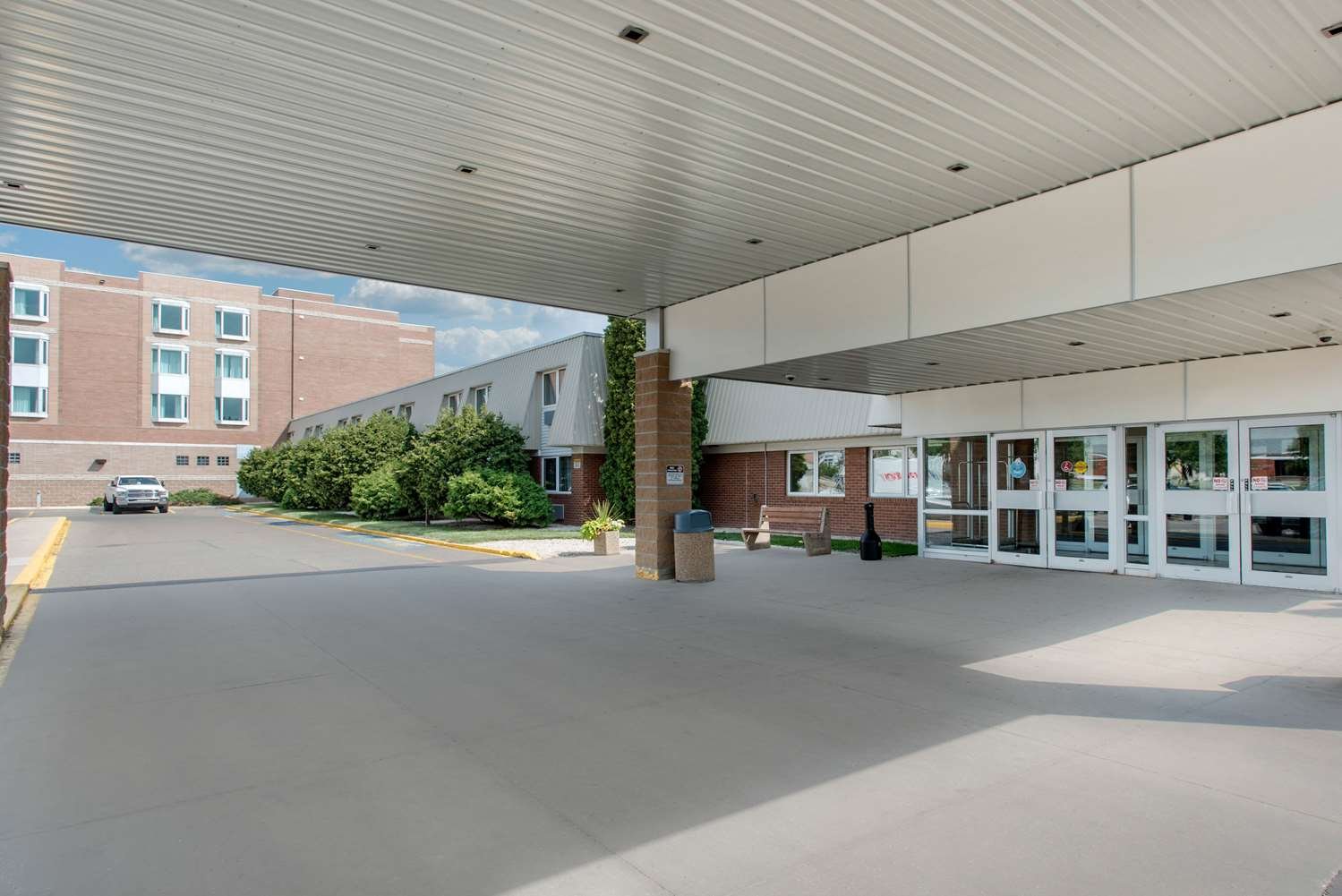 Clarion Hotel & Suites-官方
