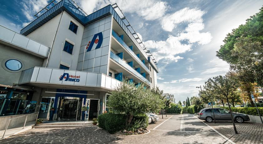 Citta Sant'Angelo酒店住宿-Hotel Amico
