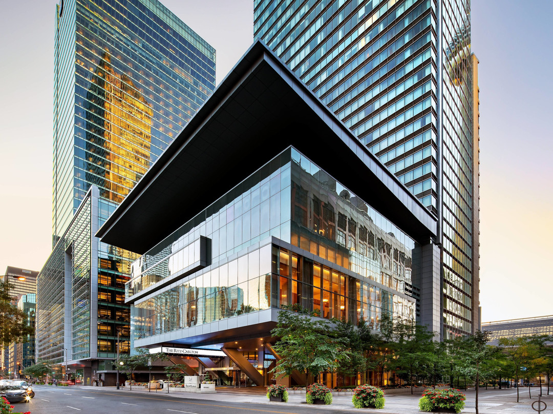 丽思卡尔顿多伦多酒店主图