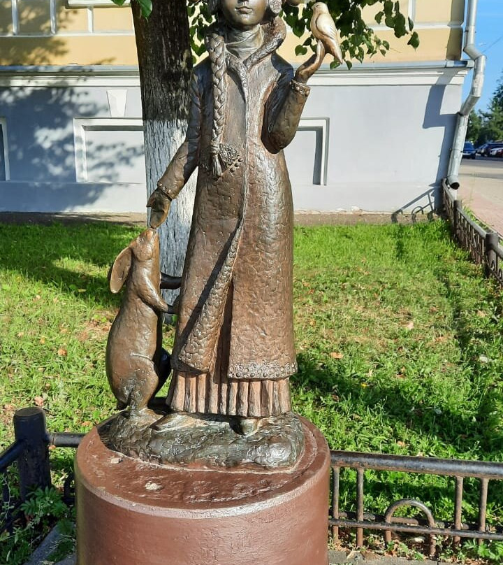 Susaninskaya Square景点图片