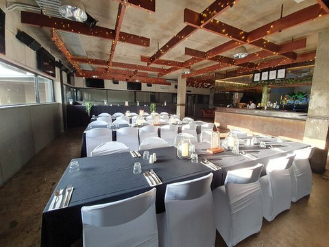 Gladstone Reef Hotel主图