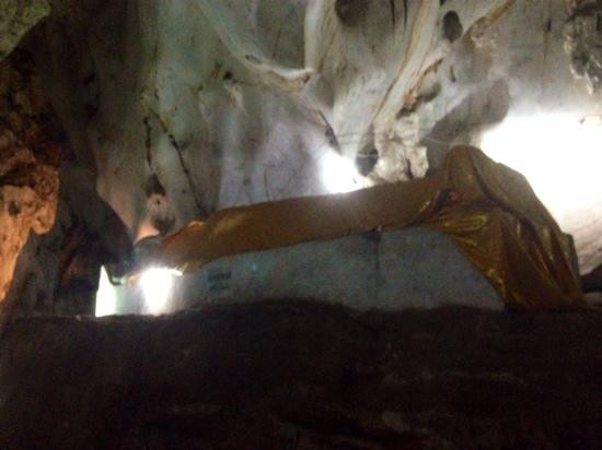 Phra Kruba Srivichai Shrine (Inside Muang On Cave)景点图片