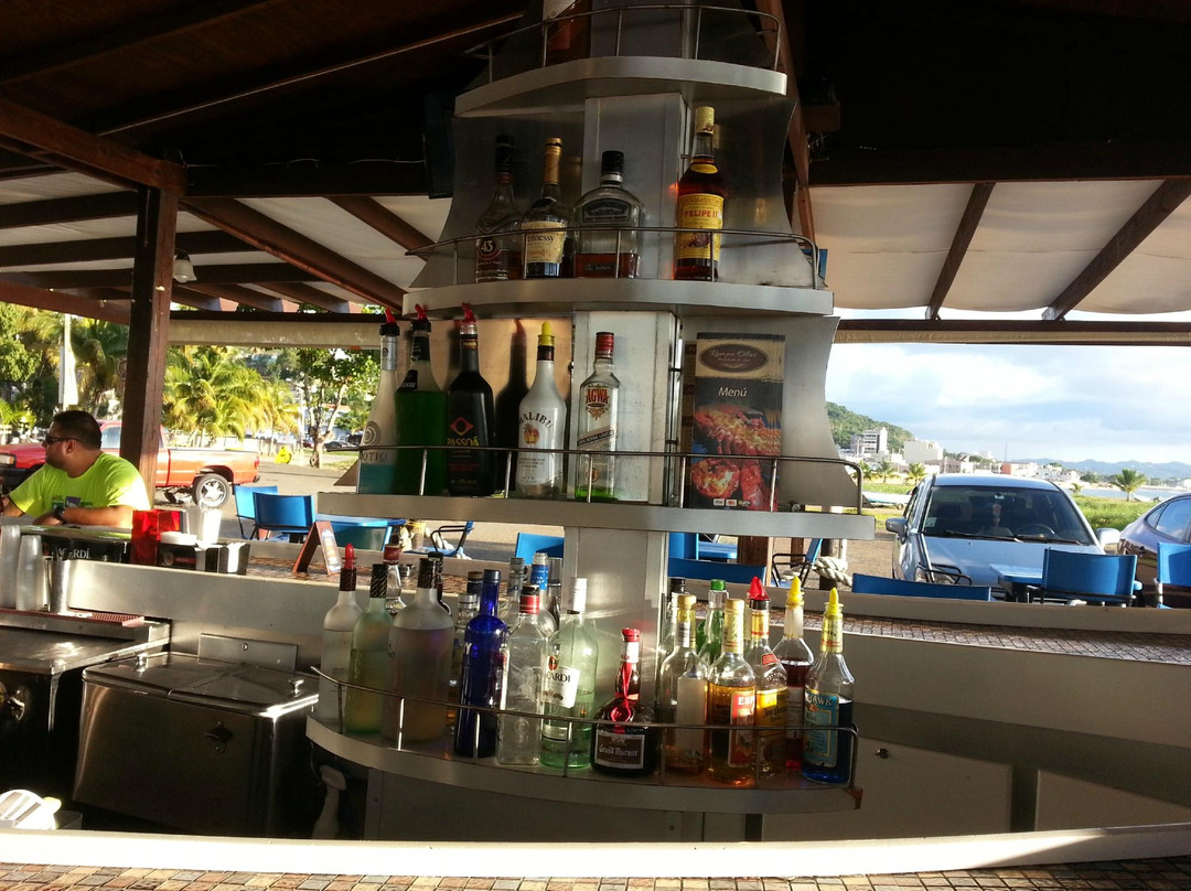 Rompeolas Bar and Grill