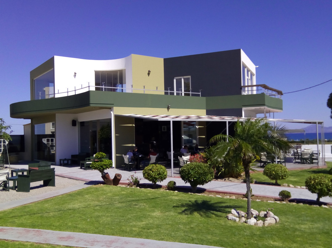 Paradisi旅游景点-Embeeries Cafe Bar