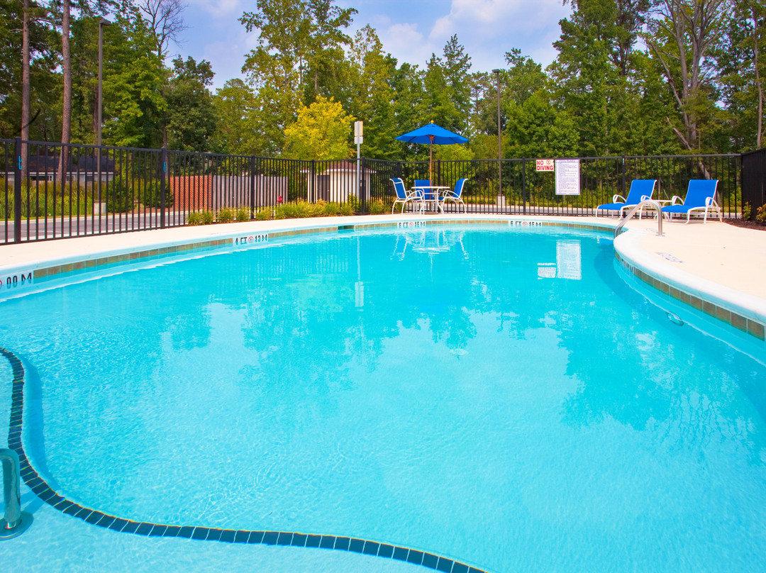 落基山烛木套房酒店主图