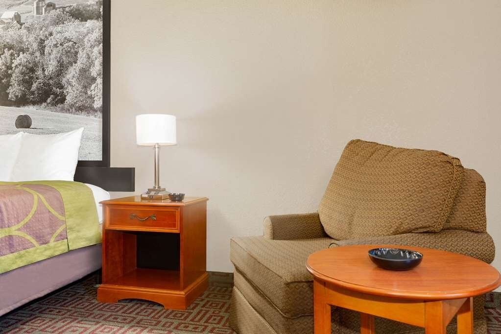 Super 8 By Wyndham Fort Madison主图