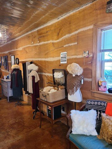 Chickadee Hill Alpacas Yarn Boutique and Farm-Rushville必去景点