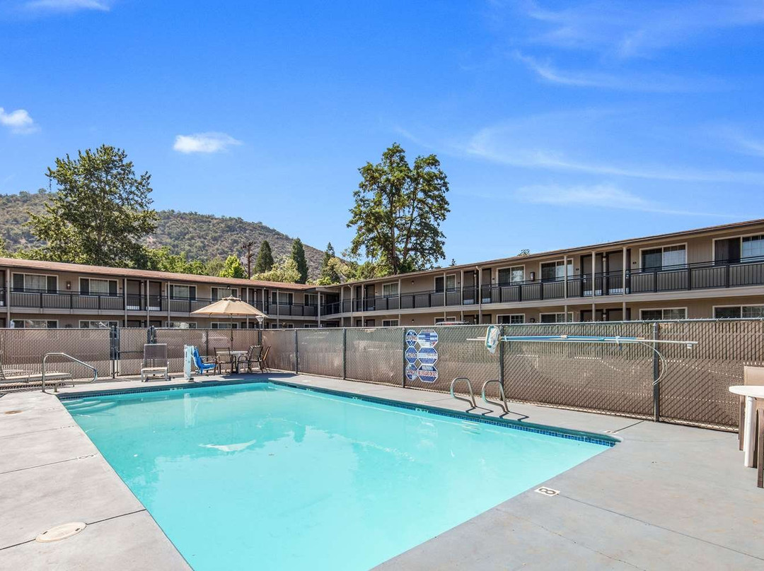 Econo Lodge Inn & Suites主图