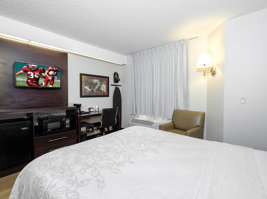 棕榈海岸红屋顶酒店主图