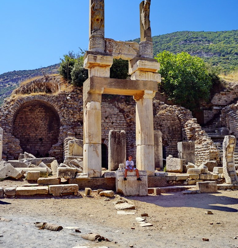 Temple of Domitian景点图片