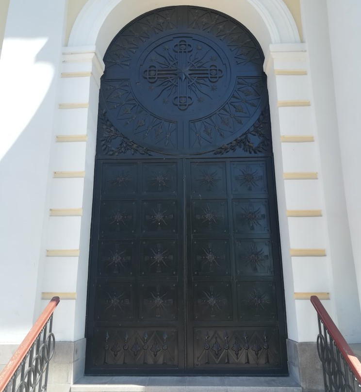 Tryokh Svyatiteley Velikikh Nadvratnaya Church-Serpukhov必去景点