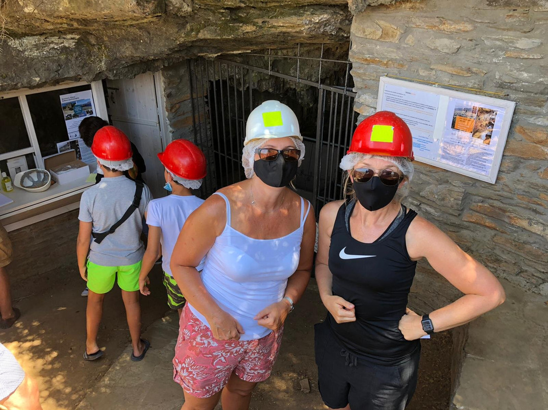 Cave Foros-Aladino必去景点