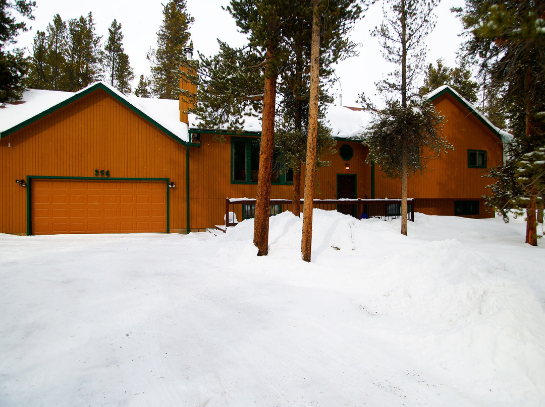 Grand West Village Resort主图