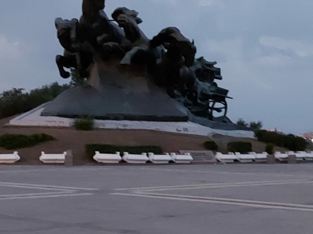 Pamyatnik Tachanka景点图片