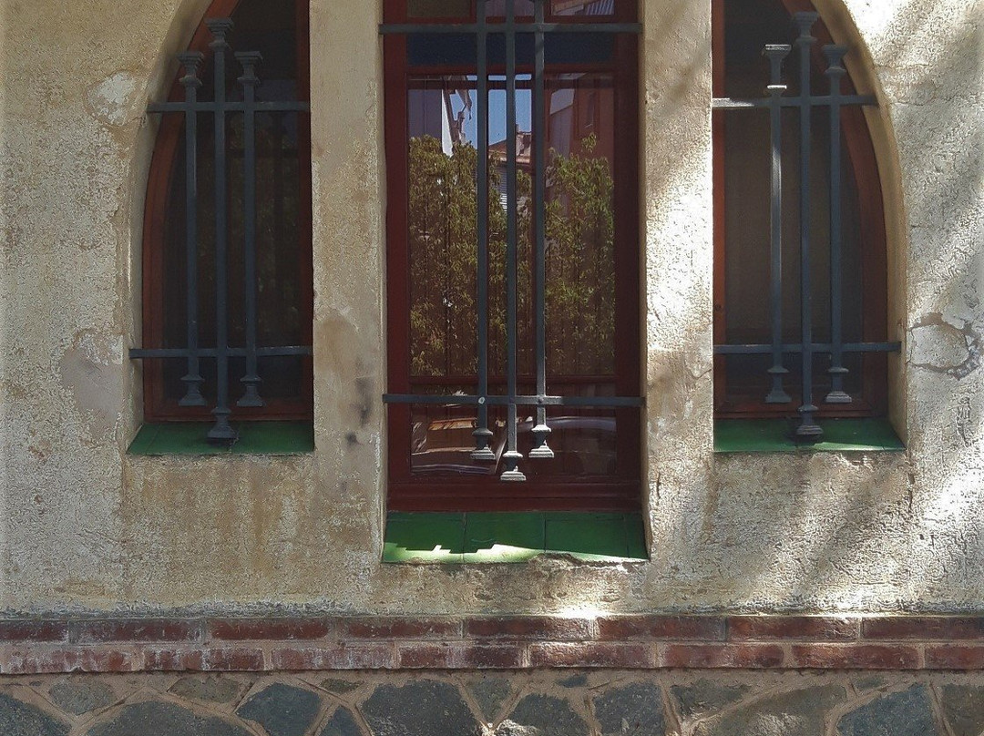 Biblioteca Antoni Comas-马塔罗必去景点