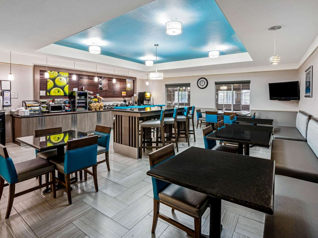 La Quinta Inn & Suites by Wyndham Conroe主图