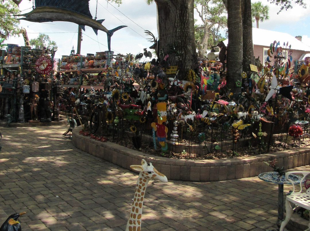 Barberville Roadside Yard Art & Produce景点图片