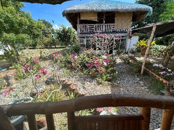 Ocean Breeze Apartelle & Cottages