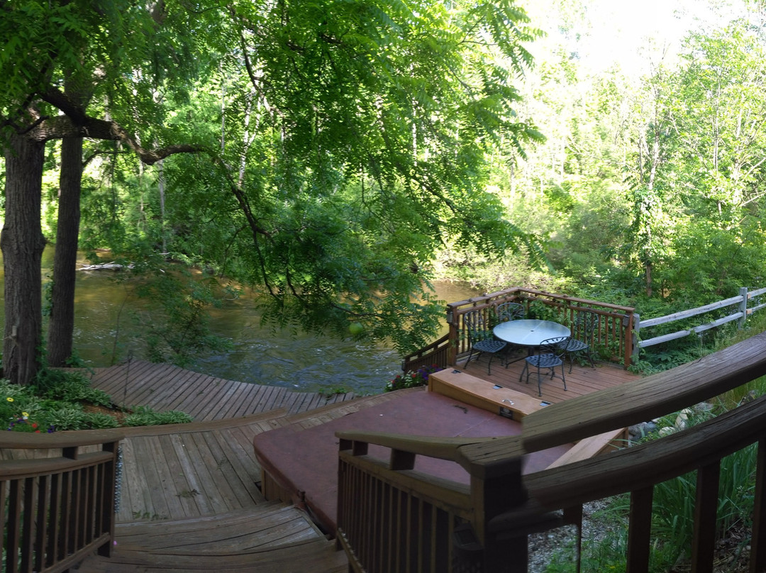 Stone Waters Inn主图