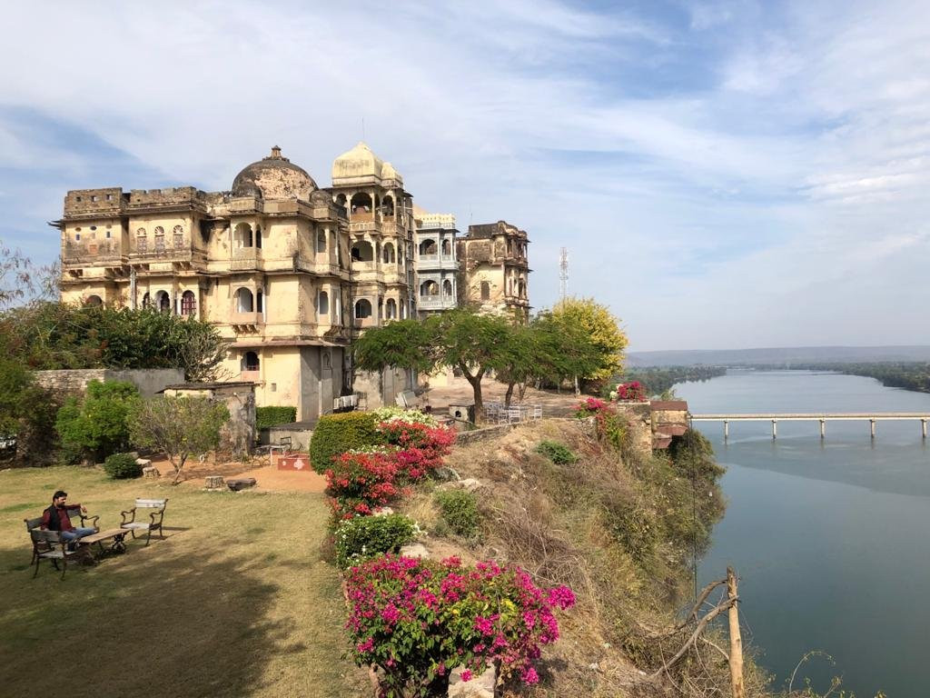 拜恩斯罗加尔堡垒旅馆主图