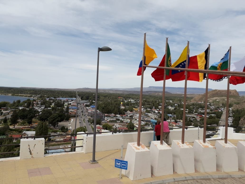 Plaza del Viento Cerro Las banderas-Chile Chico必去景点