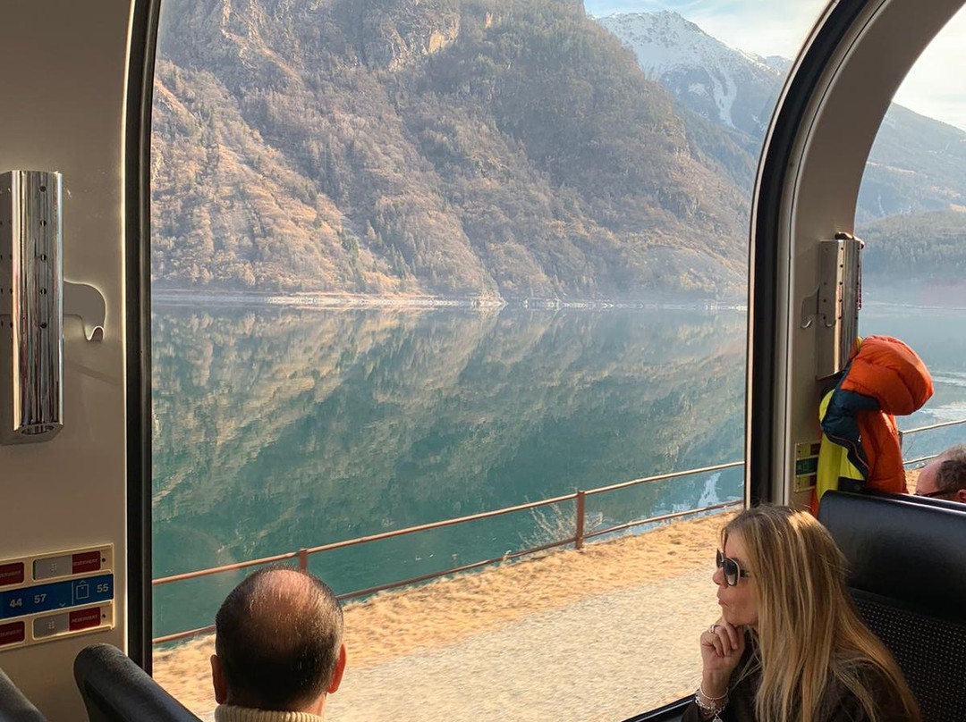 Trenino Rosso del Bernina-蒂拉诺必去景点