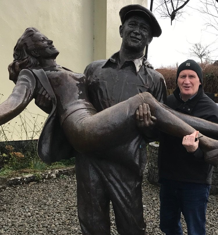 Statue of John Wayne and Maureen O'Hara景点图片
