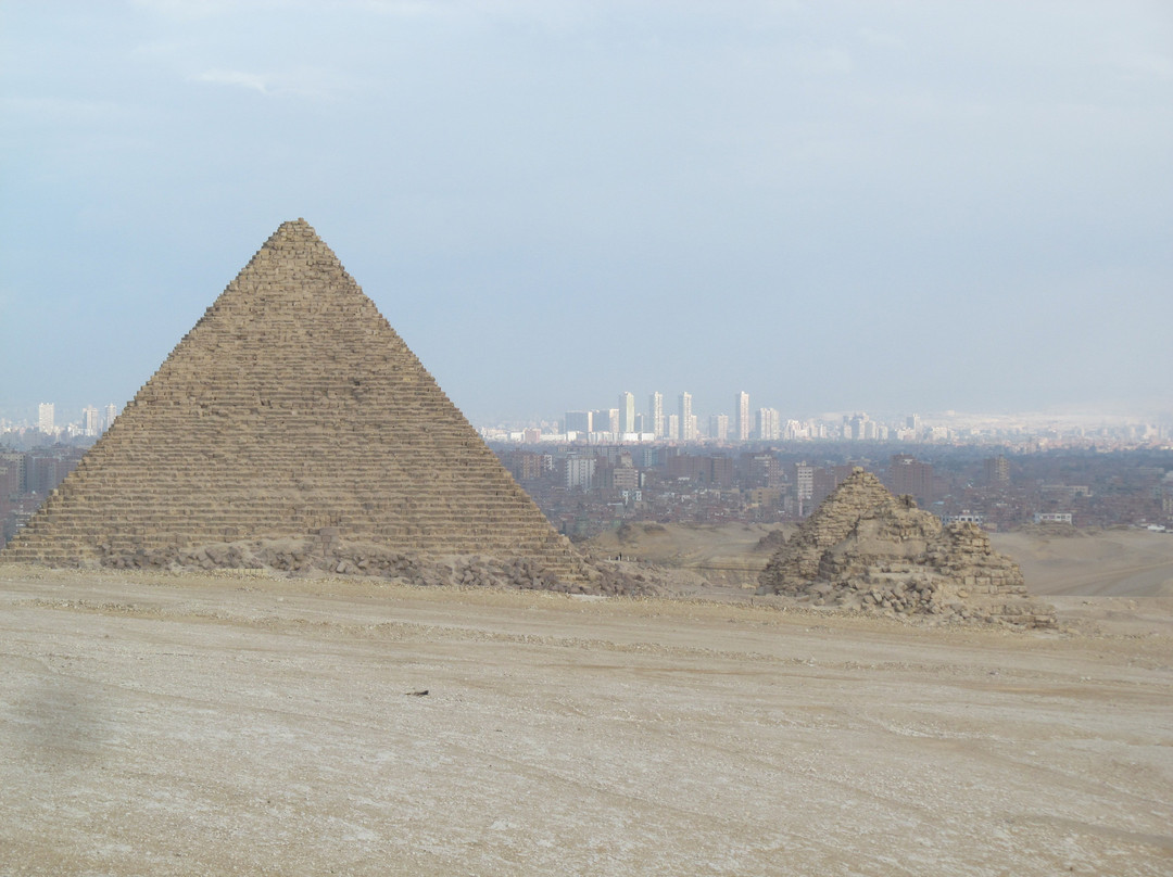 Menkaure Pyramid景点图片