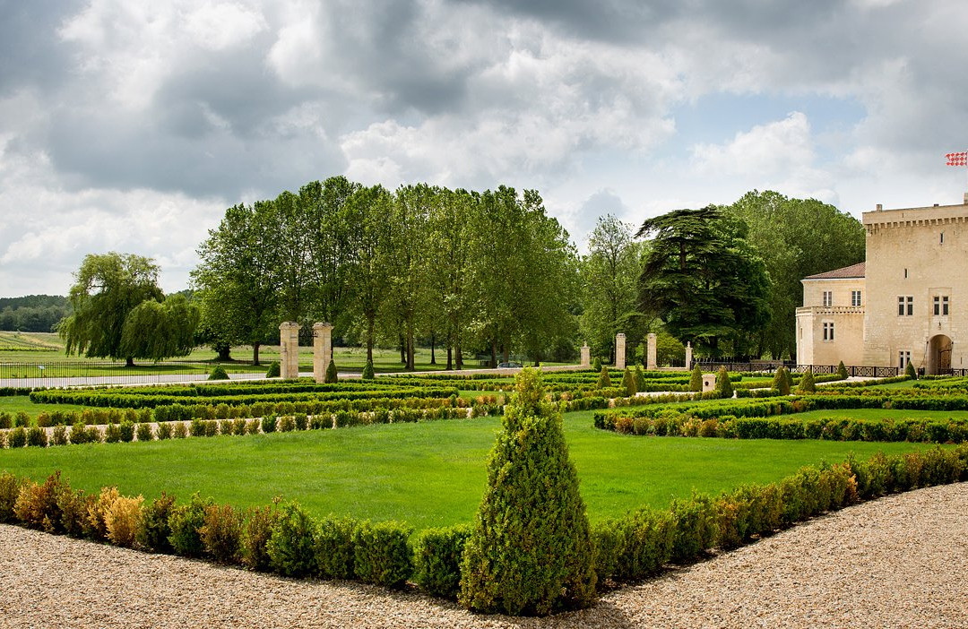 Château La Tour Carnet - Bernard Magrez主图