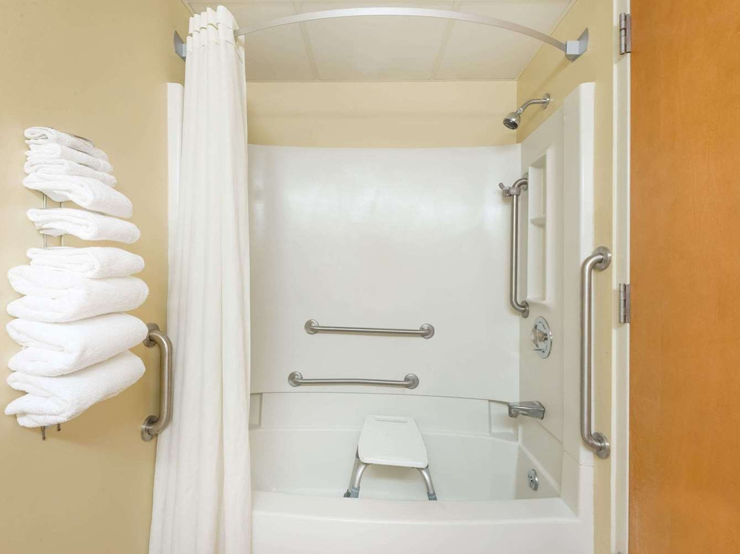 Holiday Inn Express & Suites Milan – Sandusky Area By IHG主图