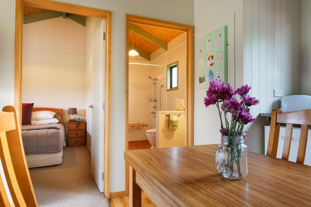 隆伯恩小屋主图