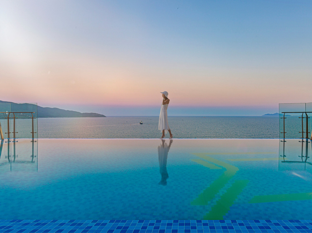 Maximilan DaNang Beach Hotel主图