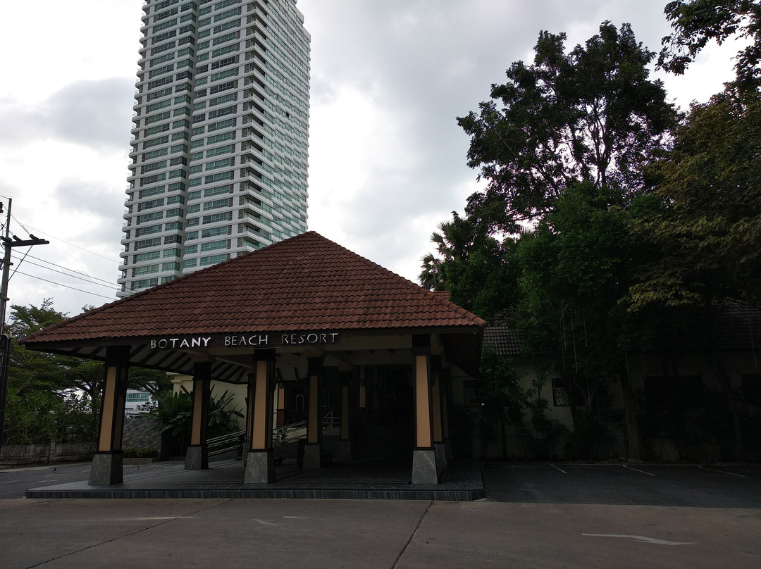 芭特尼海滩度假酒店主图