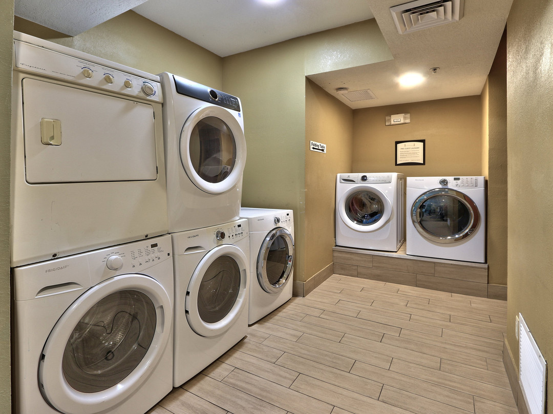 阿尔伯克基北驻桥套房酒店主图